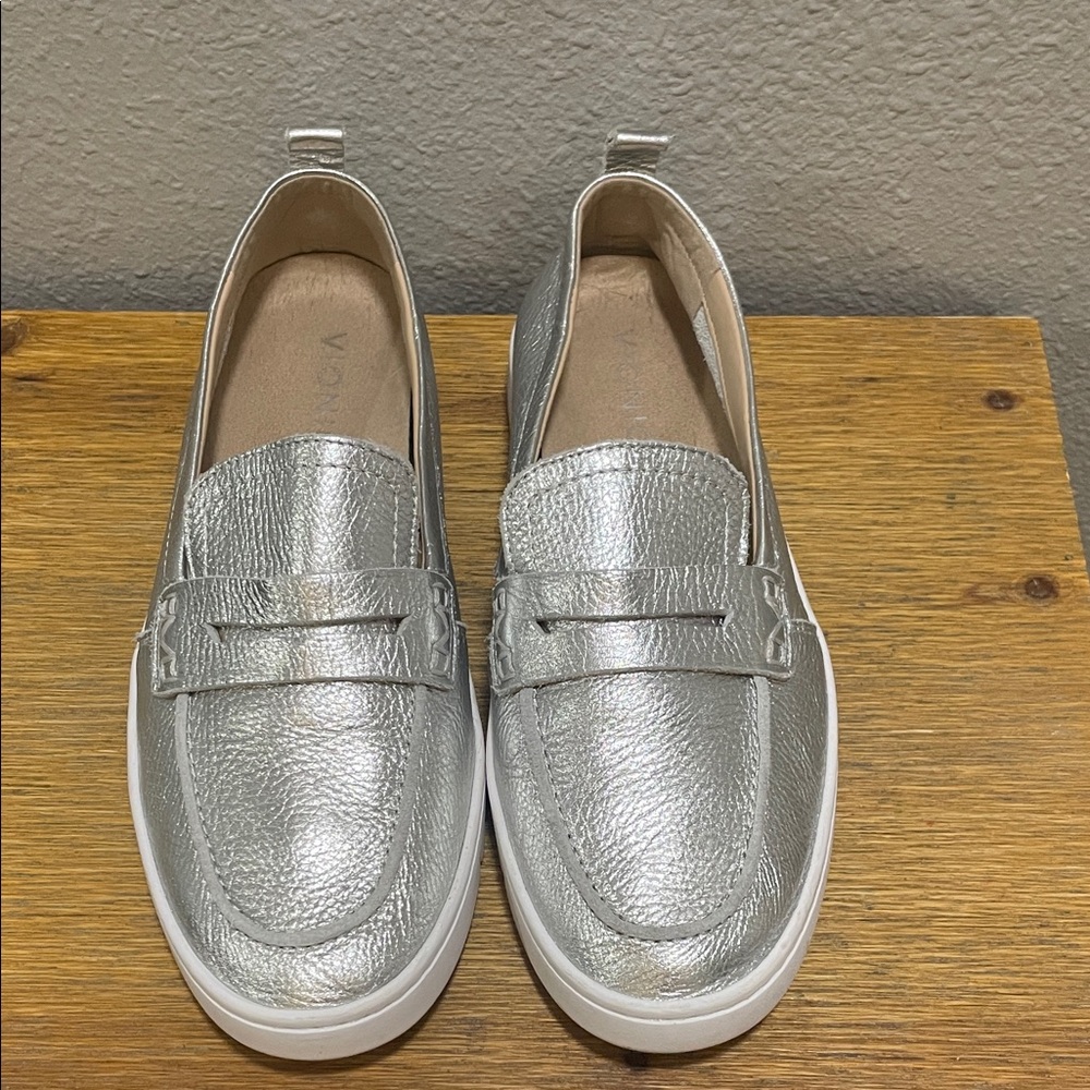 Women’s Vionic Uptown Hybrid Penny Loafer, size 8